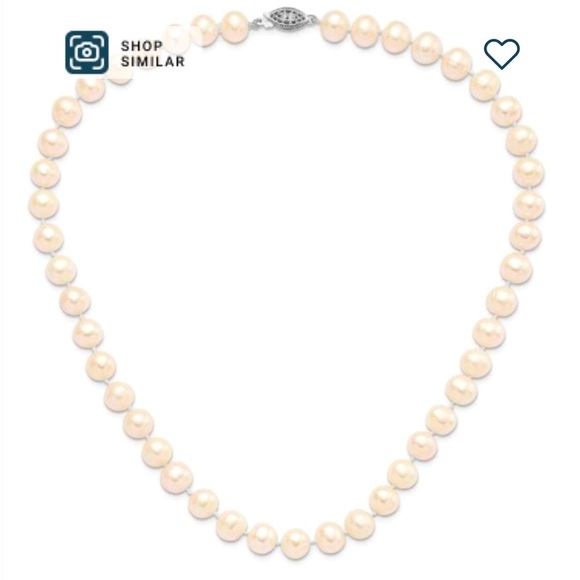 Beautiful 16in 8mm pearl necklace with sterling clasp. - Picture 2 of 5